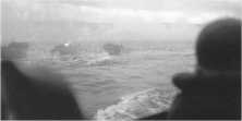 (détails) 3 LCVP débarquant leurs sections, les obstacles sont déjà en grande partie recouverts (Le Ruquet?) (détails) (détails) LCVP de la 2°vague en approche (Le Ruquet