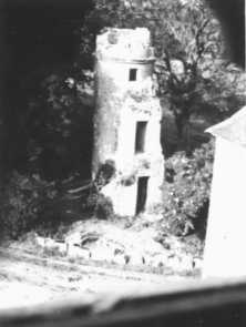 (Details) Masse auf dem Hinterrasen im September 44. Teilnehmer sind die verletzten GIs oder "Mediziner" aus dem Krankenhaus. (Details) Der Turm der Abtei in sieben. 44