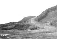 (détails) Vue de Vierville vers la Percée (détails) (détails) La route de descente construite la le Génie US pour le retour à vide des "canards" et des camions. YC est à 