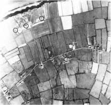 (détails) Les 2 modèles de radars, le Würzburg-Riese (Luftwaffe, la parabole de gauche) et le Freya (Kriegsmarine, les antennes de droite) (détails) la station photograph