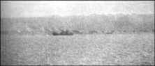 Un LCT près de la plage, à marée haute LCI et LCVP avancent vers le Ruquet (détails) Des péniches LCI et LCM se dirigent vers Le Ruquet pour y mettre à terre les 115ème e