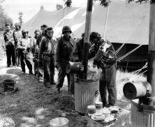 (Details) Neben einem Zelt, Gerichte für Kindergärten des ANC (ARMY NURSE CORPS) (Details).