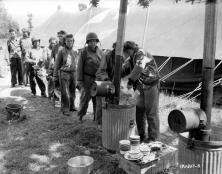 (Details) Neben einem Zelt, Gerichte für Kindergärten des ANC (ARMY NURSE CORPS) (Details).