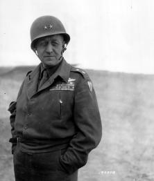 (details) Lt-Colonel Livingston, Cd. of the 834th Battalion (2nd to 2nd g.) with General Ralph Royce, deputy of the CO. the 9th US Tactical Air Force (3rd to 3rd), the Colone