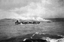 (détails) le LCT 305, transportant des chars ou des canons Priest