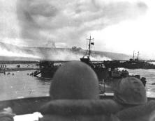 (détails) Le LCI(L)-553 débarque des troupes du II/115 sur Easy Red, lors de l'assaut initial du "Jour-J", 6 Juin 1944. Ce LCI(L) sera immobilisé lors de cette action. (d