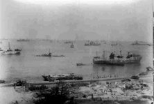 Ein Panoramablick auf den Hafen am 22. Juni, von einem GIs (siehe Details), kurz nach dem Sturm. Die 6 Ansichten sind von einem Punkt über der Villa Raymond Marc genommen