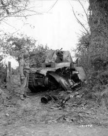 Eine STUG-Sturmpistole von 2PZ352 wurde auf der Straße von Colleville nach Surrain nördlich von Colleville zerstört. Er wurde angeblich von einer kleinen parad-gruppe aus dem kampf geworfen.