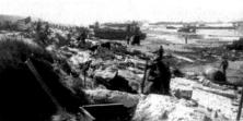 Document du fonds : Près du Ruquet le 7 juin, plage couverte d'épaves de la veille