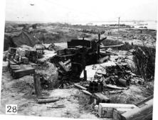 Le Tobrouck pour tourelle de char R35 on aperçoit derrière le bunker pour canon de 88, vu par l'arrière (détails) Le canon antichar de 50mm en cuve du WN 61 (il serait to