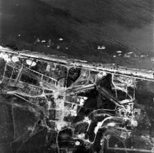 (Details) eine Aufklärung RF38 fotografierte das Ufer in St-Laurent am 19. Mai 44. Es gibt noch wenige Hindernisse am Strand Detail Les Moulins, 6. Juni, circa 12