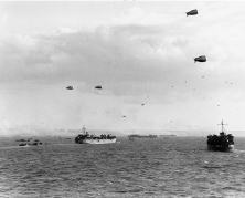 vu depuis le Ancon, à droite le LST 373
