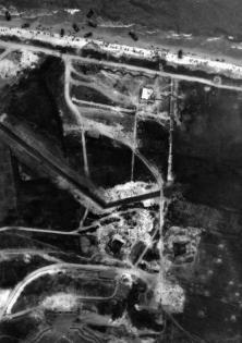 détails WN66 vers midi le 6 juin (détails) un RF38 de reconnaissance photographie le rivage à St-Laurent le 19 mai 44. Il n'y a encore que peu d'obstacles sur la plage