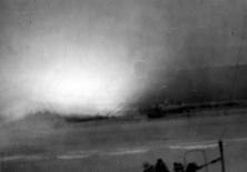 Explosion am Strand von einem LCT oder LCI nähert sich gegen 8 Uhr am 6. Juni