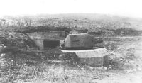 (détails) tourelle de char Renault au WN60 (photo du 336thECB) (détails) peut-être la trourelle de char du WN60, avec l'entrée d'un abri par derrière