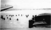 Document du fonds : Images des régiments de renforts et du Génie débarquant au Ruquet à partir de 10h00, à la pleine mer