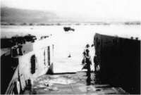Document du fonds : Images des régiments de renforts et du Génie débarquant au Ruquet à partir de 10h00, à la pleine mer