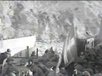 Un LCT (le 30?) débarque du Génie et des avions L5 Piper Cub de l'artillerie de campagne