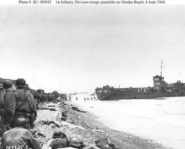 (détails) Vers 11h00, le LCI 83 amène des renforts de soldats sur Fox Green Le LCI 83 débarquant des troupes du 20th Engr Bn et du 3rd Battalion, 16th Infantry Regiment,