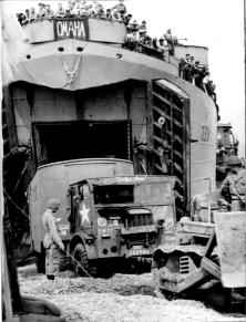 The other materials had to be replaced quickly, the photo below shows an LST landing English material shortly after June 6. Details - A Camio