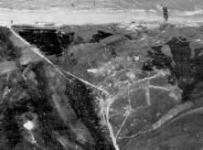 Les photos du WN60 , prises par les Alliés avant le débarquement (détails) 10 mai, WN 60-61-62 (détails) 12h00, le 6 juin, le WN60 La fléche indique le canon de 75mm fran
