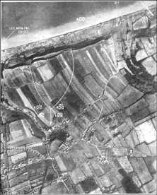 (détails) Le Ruquet , 30 juin 1943 (détails) En haut à droite, Le Ruquet, photo prise début 1943, avant la construction des principales défenses et du fossé antichar WN64