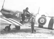 (détails) un chasseur "Spitfire" de la VCS7 (détails) le "briefing" avant une mission des pilotes de la VCS7