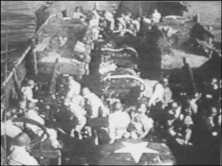 The M7 "Priest" howitzers in action from their LCT (film extract) (details) LCT(R) in action In the 1st plane a "canard", at the bottom, the smoke of the shots of a LCT"Rocket"
