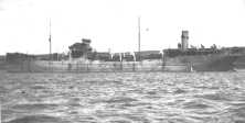 (détails) Un tanker à eau, (le SS "British Statesman") pour les approvisionnements de la tête de pont