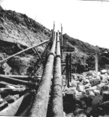 (détails) les pipelines qui envoyaient l'essence et le carburant avion vers les réservoirs installés sur le Mont Cauvin