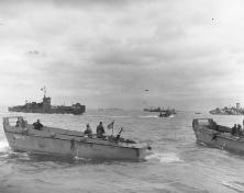 Déchargement d'un véhicule 2 LCVP et un LCI, 10 juin 44 10 juin, LCVP, LCM