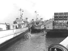 Les LCT britanniques 7057, 7064, 2075, jetés à la côte par la tempête