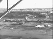 21 - Links ein LCT, rechts das Bombardement 22 - In der Mitte das Haus am Strand, wo Colonel Bingham durch Aussteigen um 7 Uhr am 6. Juni 23 geschützt - Links ein LTC s