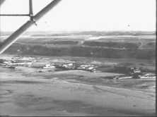 24 - Front, ein LCT am Strand 25 - Die Klippe zwischen St-Laurent rechts und Le Ruquet links 26 - Links ein LCI am Strand mit seiner Vorderseite in Richtung der breiten 27 - A dro