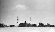 Document du fonds : Mise en place de la digue des blockships "Corncobs"