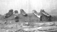 Des LST sur la plage de Colleville (détails)